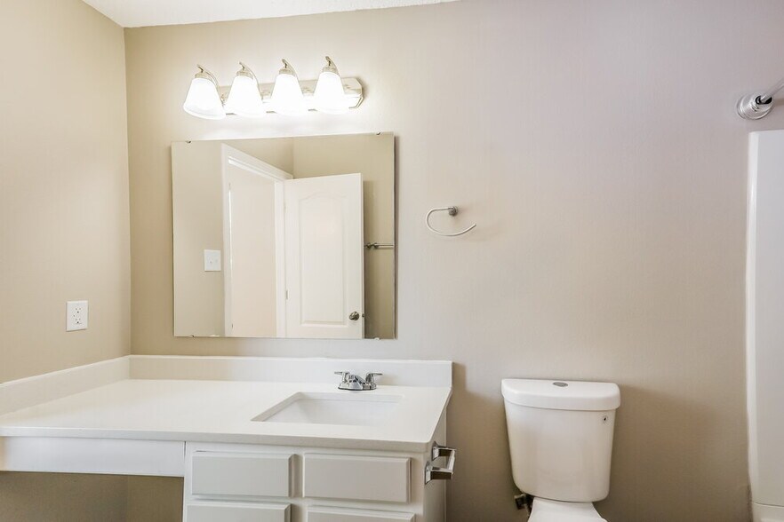 Building Photo - 1904 Breakwater Dr