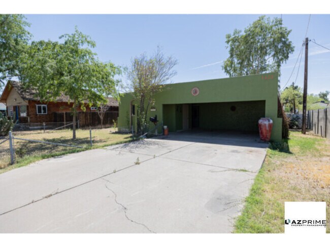 Building Photo - Discover this Charming 2/2 Phoenix House in Coronado Arts District!!