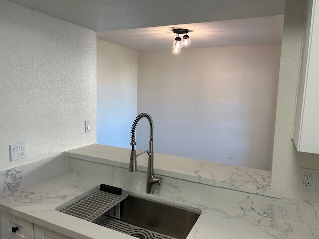 Building Photo - 7510 E Thomas Rd