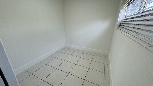 Building Photo - 840 S 63rd Ave