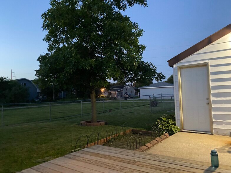 Building Photo - 1021 Chalmers Ave