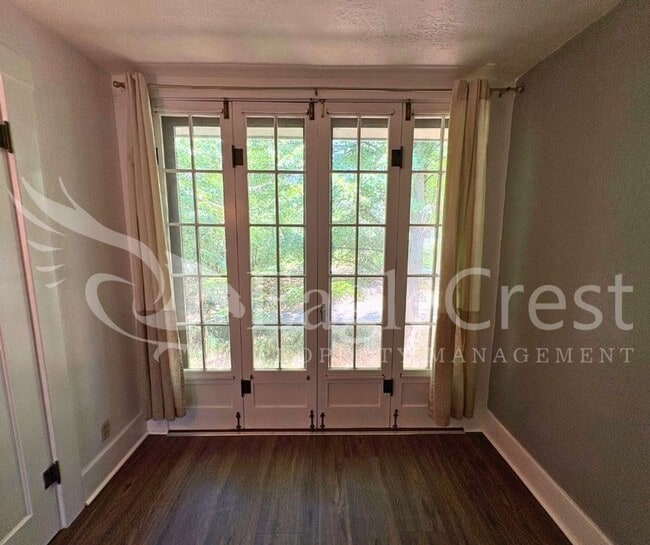Building Photo - Beautifully Renovated Historic 3 Bedroom Home