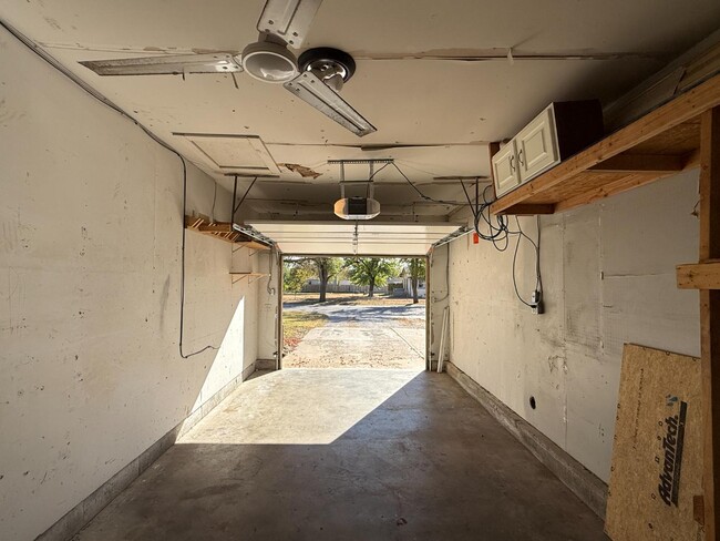 Building Photo - 5902 W Franklin St