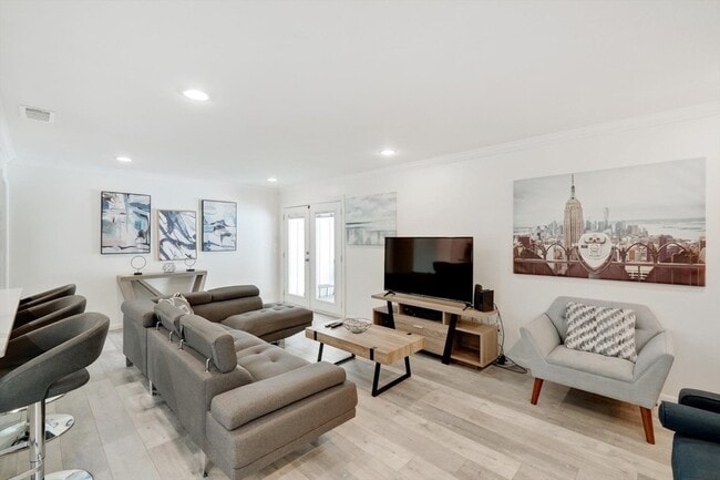 Building Photo - 742 Austrian Rd