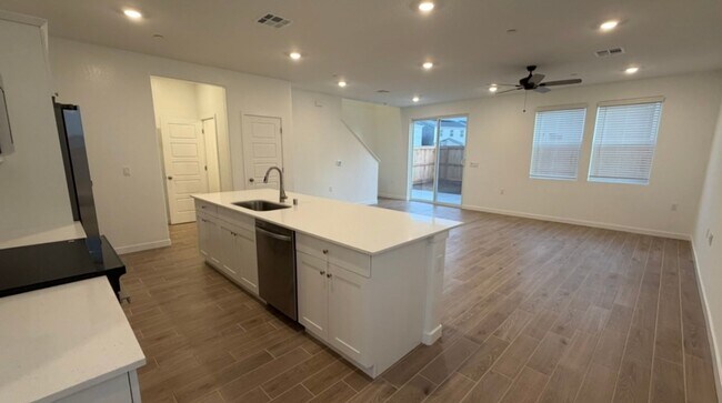 Building Photo - $2,550 Plum Tree, Move in Bonus $500 / Clovis Ave. & Shepherd, New 3 Bd House, Clovis, Heritage G...