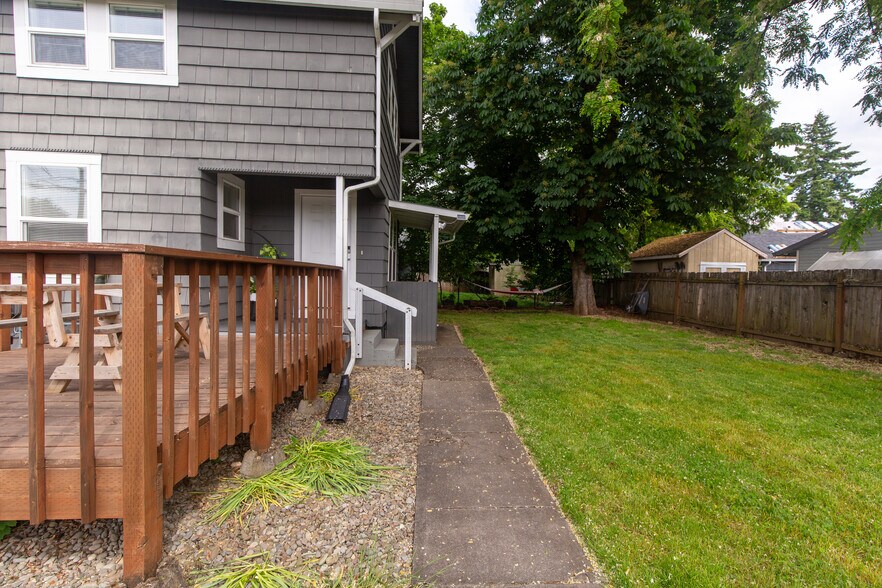 Building Photo - 5604 SE 97th Ave