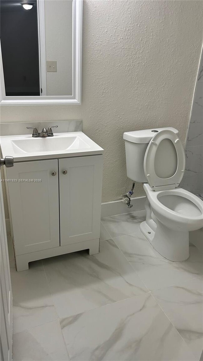 Building Photo - 4541 SW 41st St