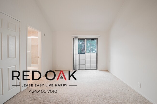 Building Photo - 4651 Cahuenga Blvd