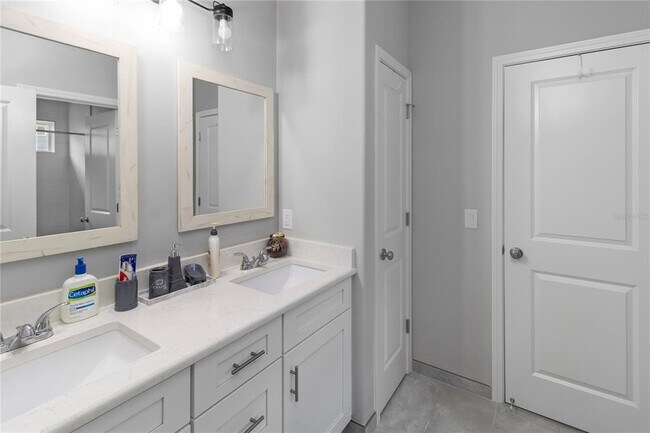 Building Photo - 1713 SW 72nd CIR