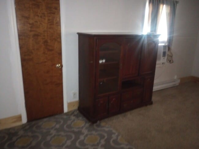 Building Photo - 3 Bedroom 1 Bathroom