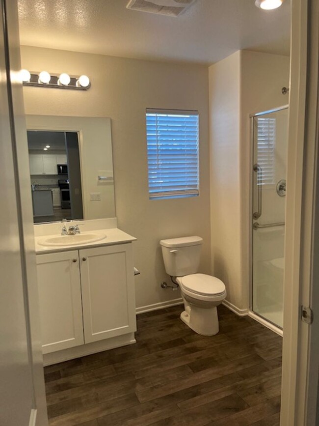 Building Photo - Murrieta Townhome, Downstairs ADA Bed/Bath