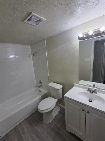 Building Photo - 7130 Hedge Dr