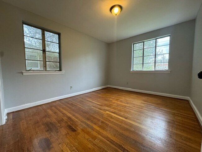 Building Photo - 3445 Le Bron Rd