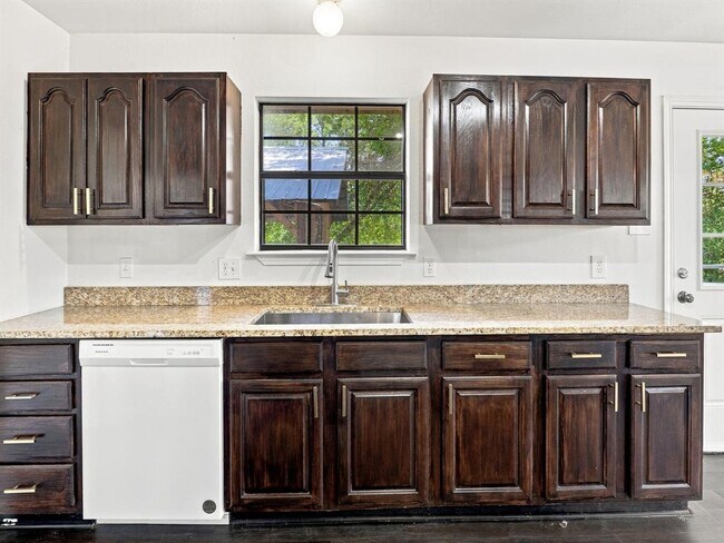 Building Photo - 1303 Lovers Ln