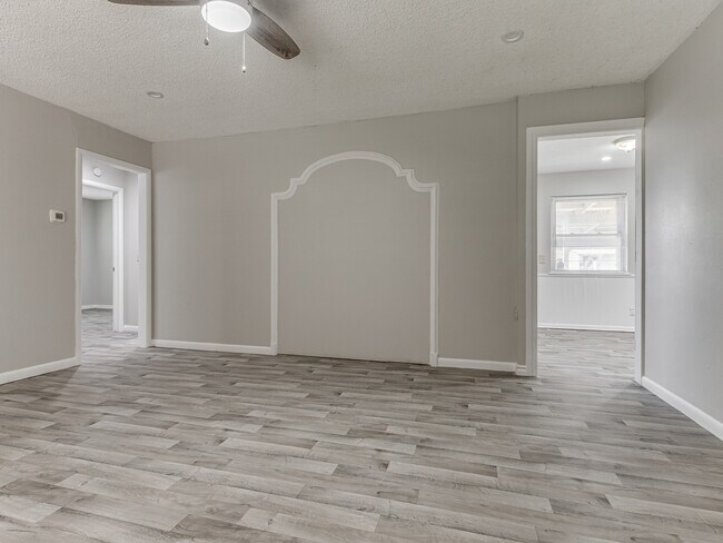 Building Photo - 2104 SW 68th St