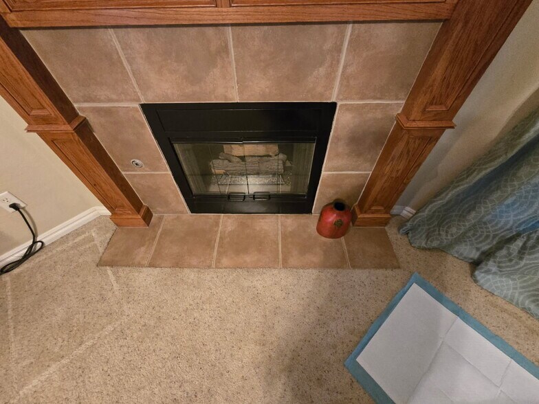 Building Photo - 929 NE 28th St