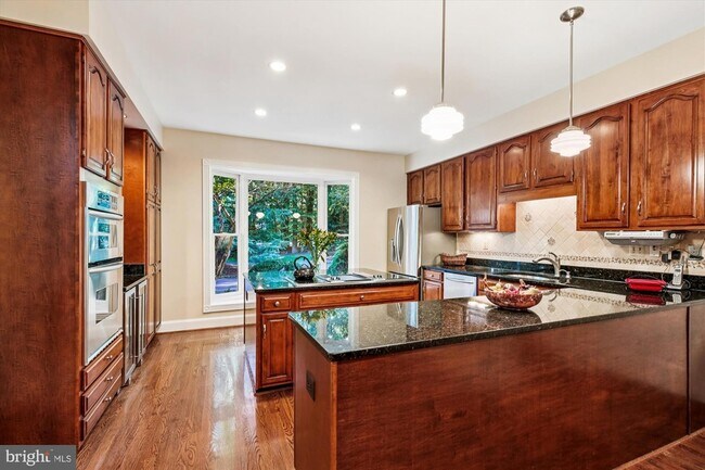 Building Photo - 9454 Newbridge Dr