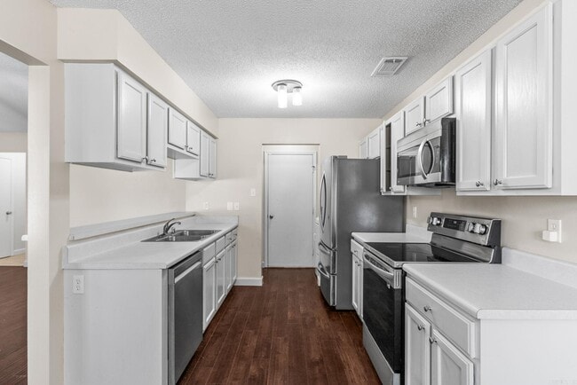 Building Photo - 10 Meadow Ridge Loop