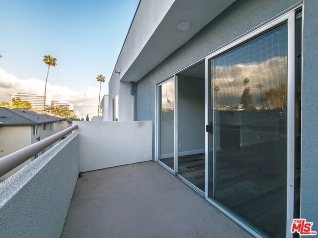 Building Photo - 625 E Del Mar Blvd