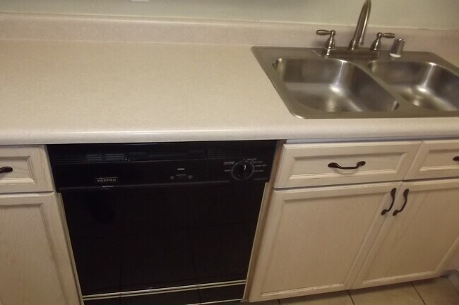 Building Photo - Northwest