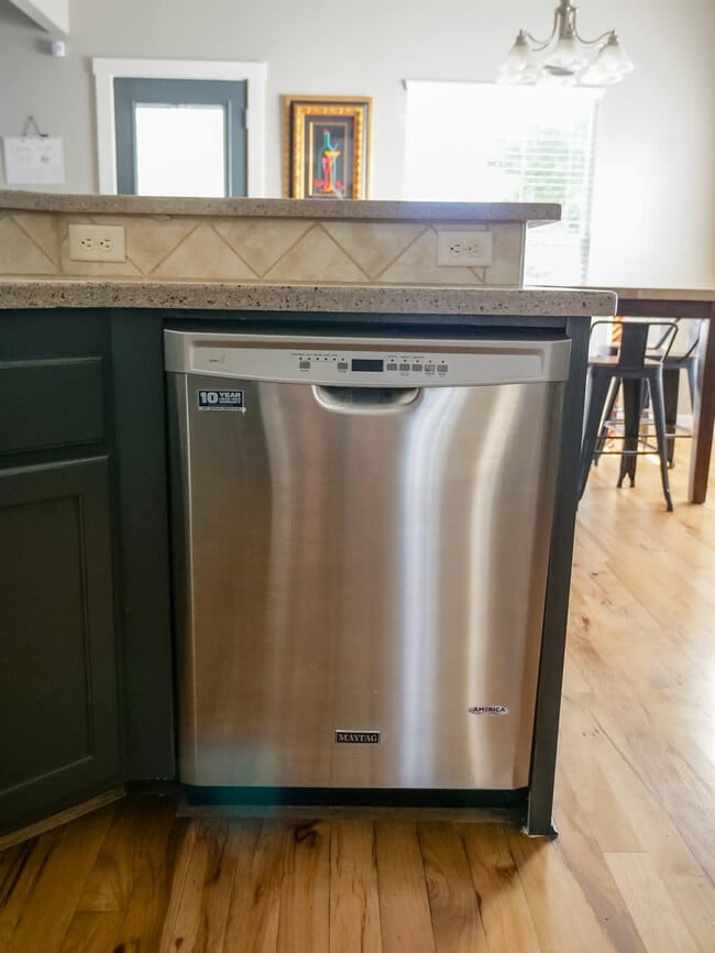 Building Photo - 151 Cub St W