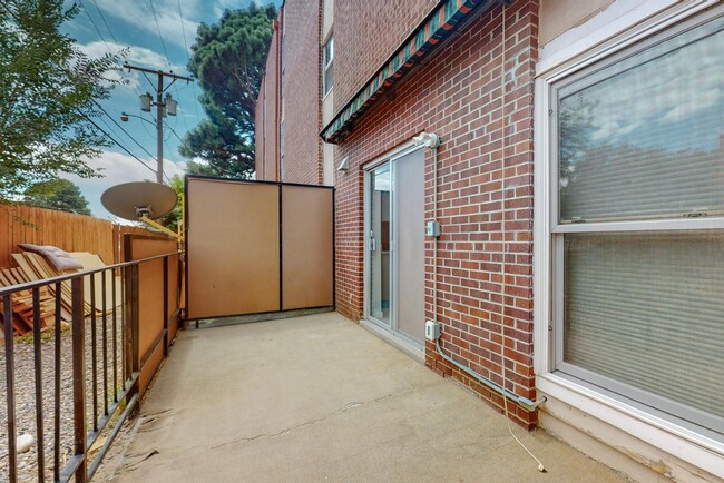 Building Photo - 1100 Alvarado Dr SE