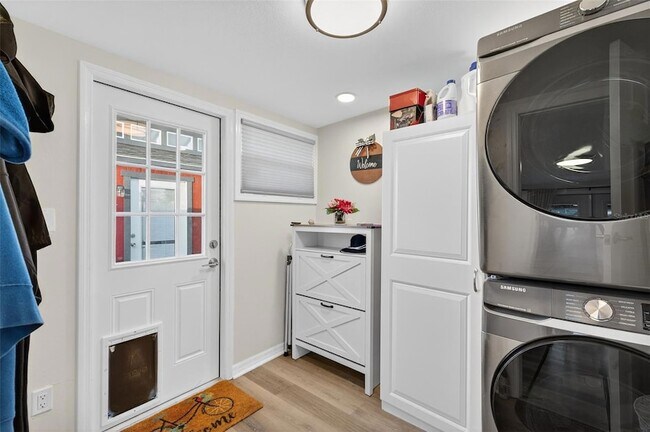 Building Photo - 11761 80th Ave