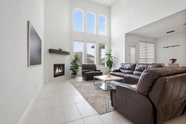 Building Photo - 920 Villa Rialto View