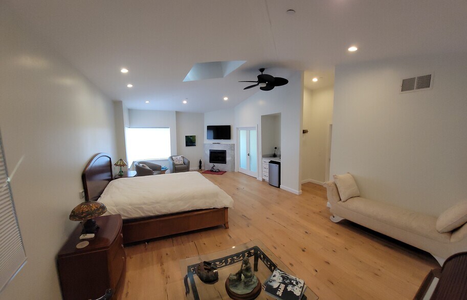 Private Primary Suite - 410 Miramar Dr