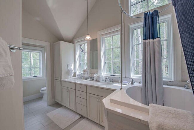 Building Photo - Winter Rental