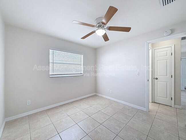 Building Photo - 470 93rd Ave N