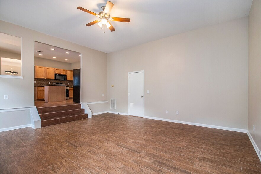 Building Photo - 395 Sugarberry Ln