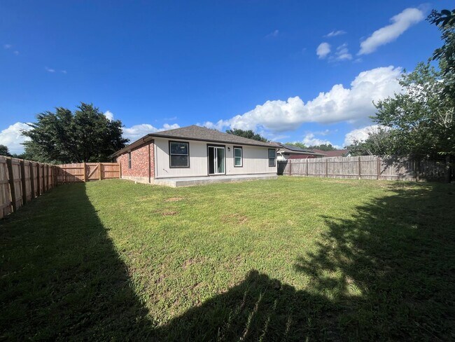 Building Photo - Move-In Ready 4-Bedroom Home Near Tesla, Airport & Downtown Austin