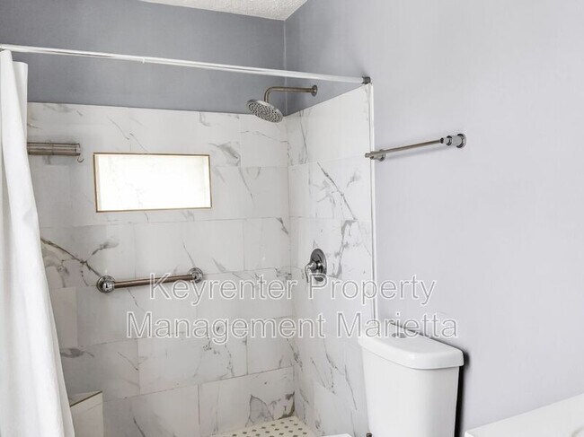 Building Photo - 393 Cedar Trce SW