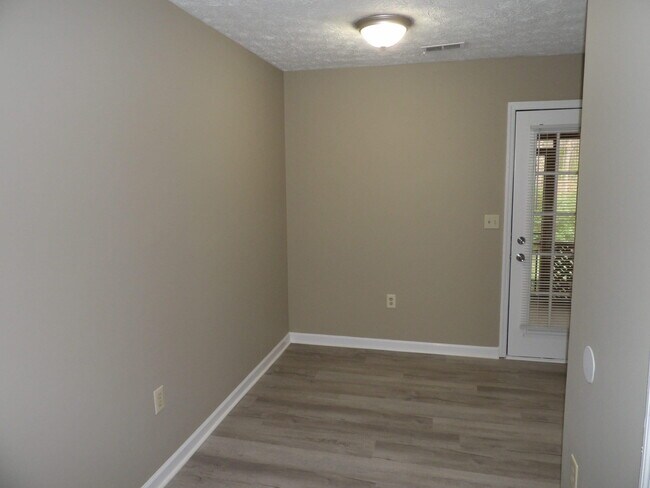 Building Photo - 244 Meadowview Dr