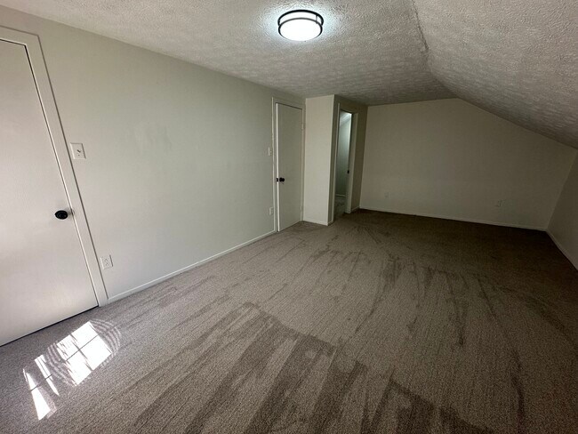 Building Photo - 219 Huston St