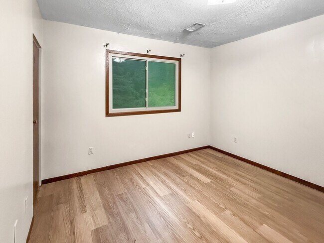 Building Photo - 417 Butler Ave E