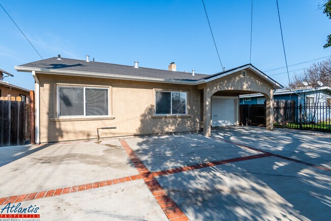 Building Photo - 381 Hamilton Ave