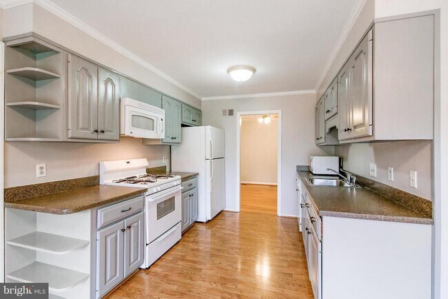 Building Photo - 2012 Friendship Ln