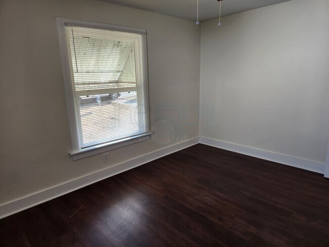 Building Photo - *Availabe Soon* Completely Remodeled Home!