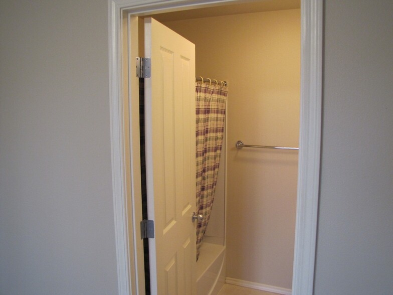 Building Photo - 6051 Spruce Meadows Loop