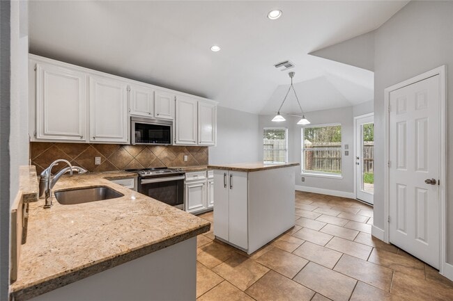 Building Photo - 26114 Lillian Springs