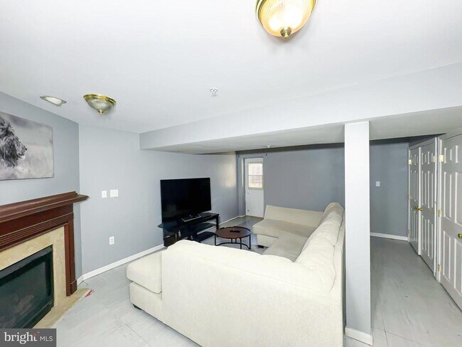 Building Photo - 15507 Pocopson Creek Way