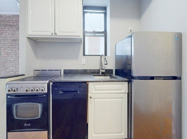 Building Photo - East 25th Street