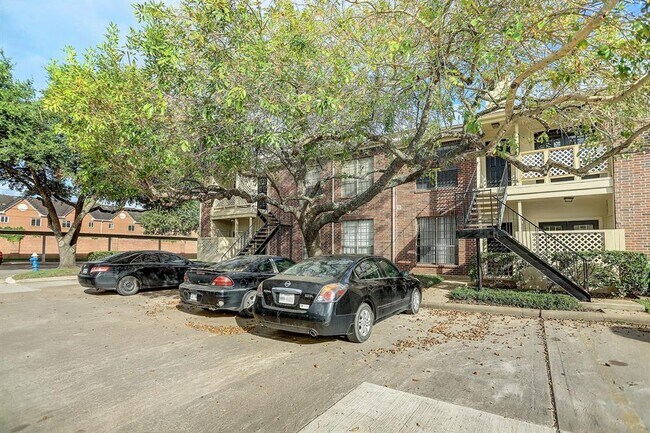 Building Photo - 2121 El Paseo St