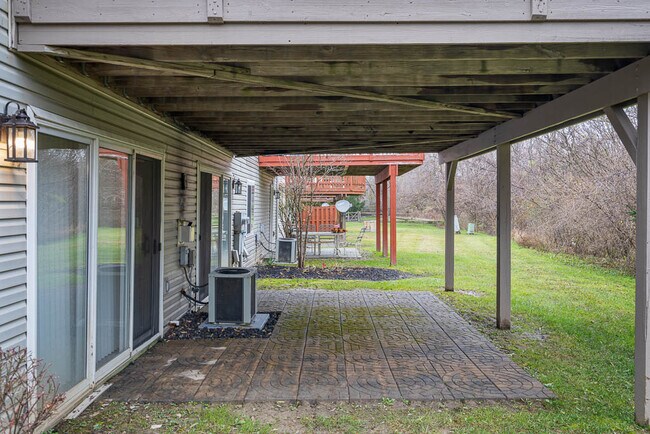 Building Photo - 746 Hilltop Ln