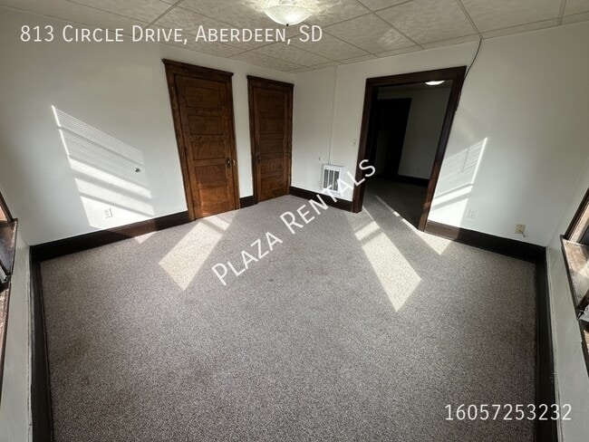 Building Photo - 19 7th Ave SE