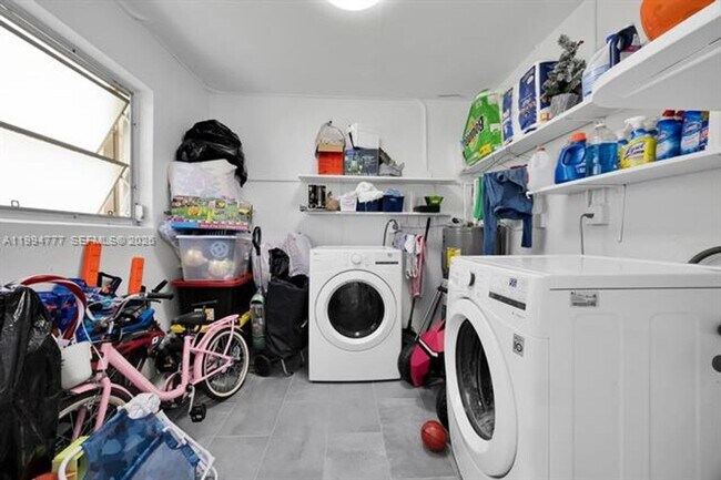 Building Photo - 11401 SW 81st Rd