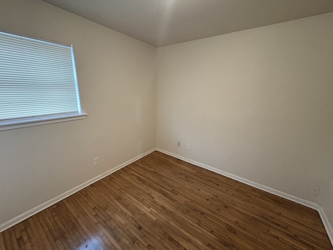 Building Photo - 5708 N Detroit Ave