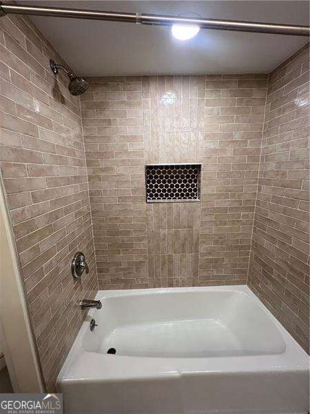 Building Photo - 6851 Roswell Rd